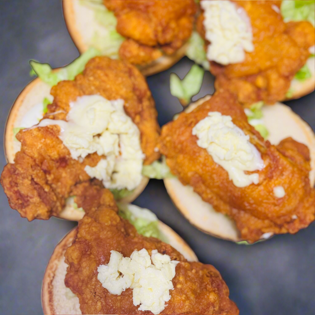 Frozen zinger thigh fillets – spicy, juicy chicken thigh fillets with a crispy, zesty coating
